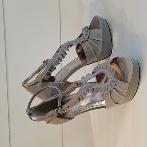 Steve Madden 8M strappy grey suede heels